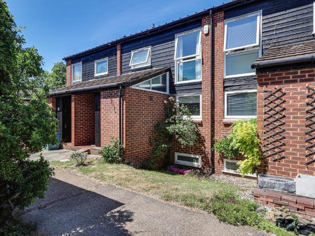 House for sale in London Borough of Croydon, Forestdale
