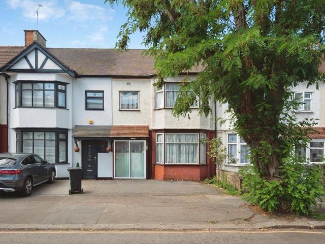 House for sale in Gants Hill, Greater London