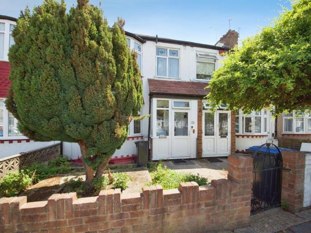 House for sale in Upper Edmonton, Greater London