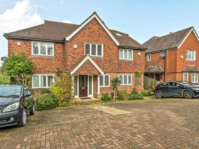 House for sale in Fole, Surrey