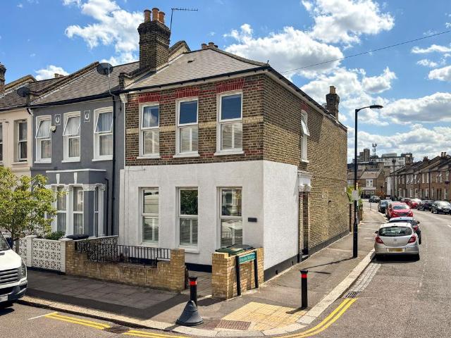 House for sale in London Borough of Lewisham, Ladywell