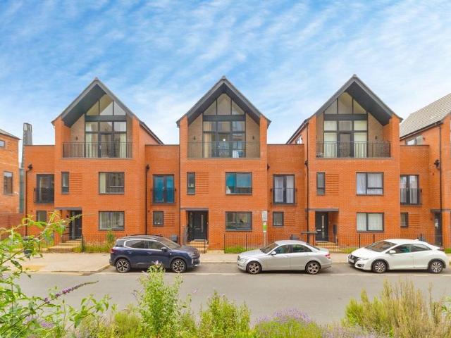 House for sale in Black Friars, Old Wharf