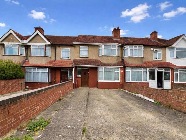 House for sale in London Borough of Ealing, Greenford