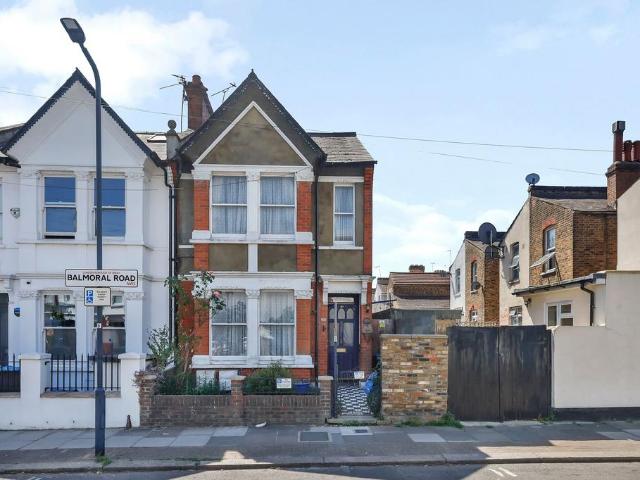 House for sale in Dollis Hill, Greater London