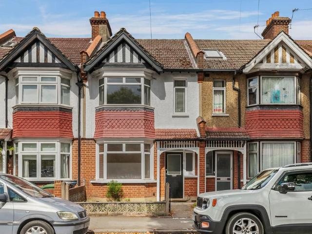 House for sale in Motspur Park, Greater London