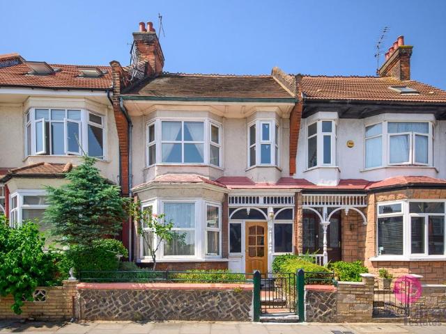 House for sale in Finchley, Greater London