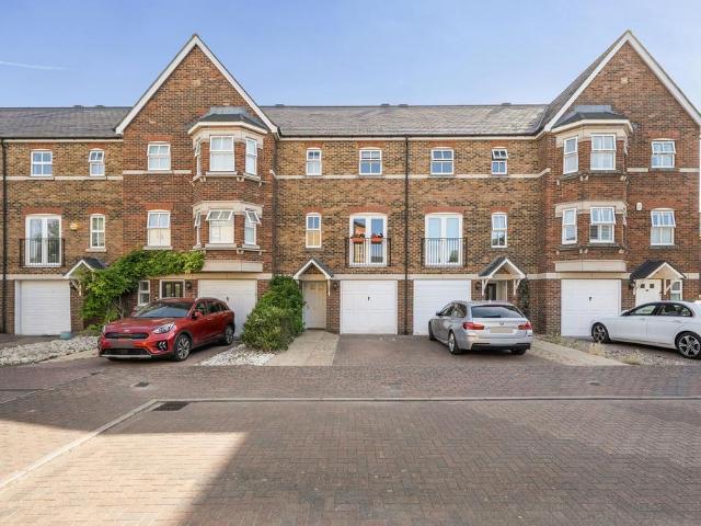 House for sale in Manor Park, Epsom