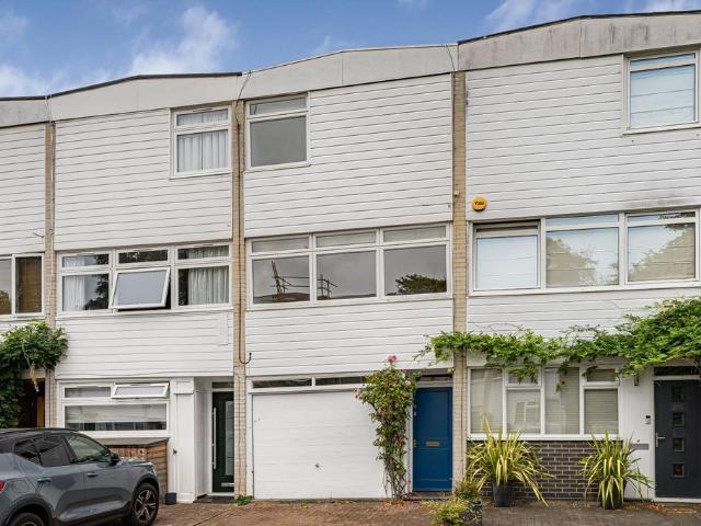 House for sale in Kew, Greater London