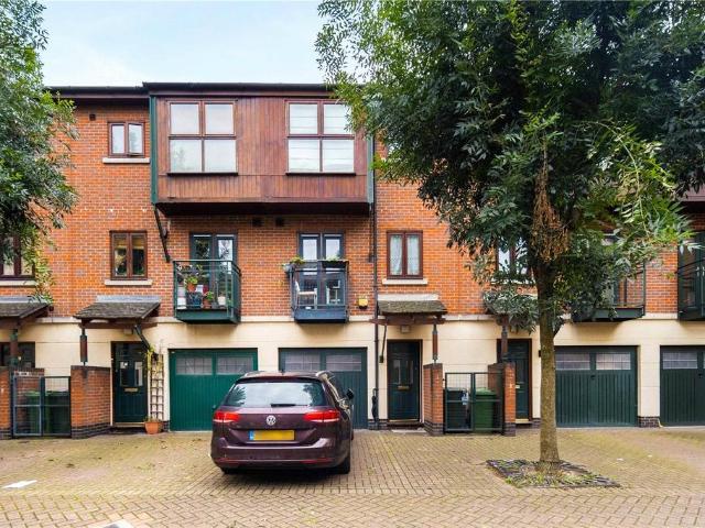 House for sale in Silvertown, Greater London