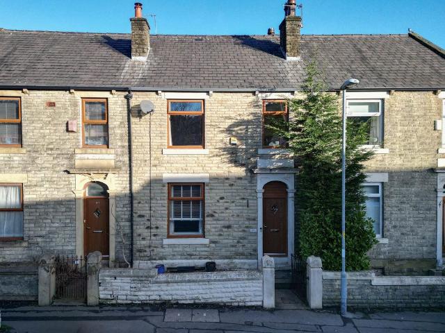 House for sale in Haugh, Burnedge