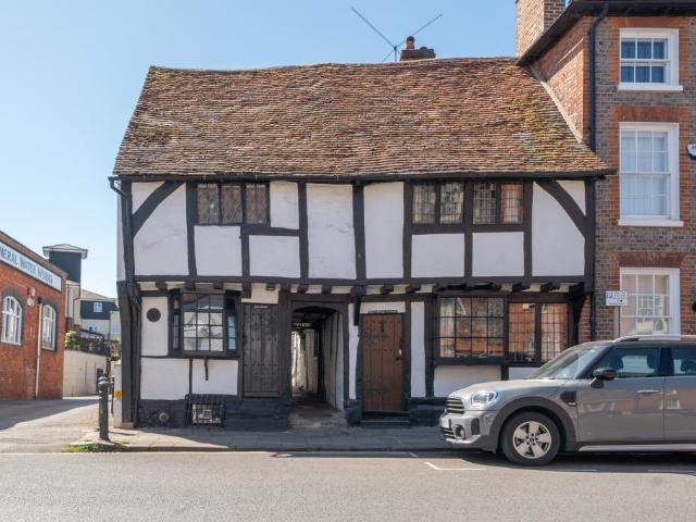 House for sale in Henley-on-Thames, Berrick Salome