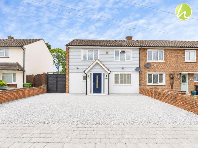 House for sale in Laindon, Essex