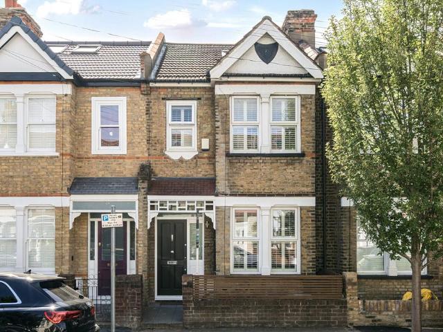 House for sale in The Apostles, Greater London
