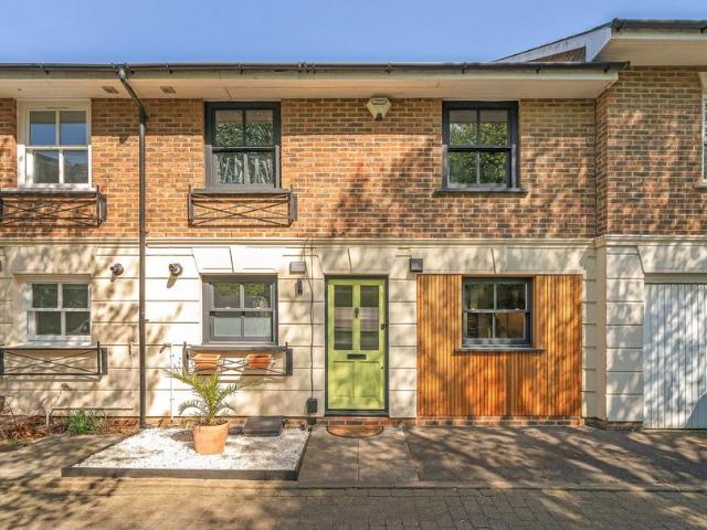 House for sale in London Borough of Lewisham, New Cross