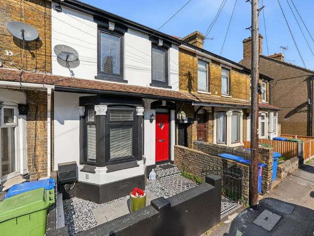 House for sale in Grove Park, Swale