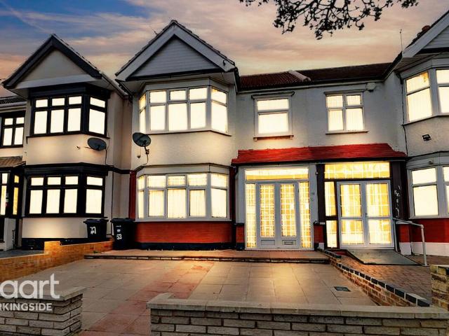 House for sale in Gants Hill, Greater London