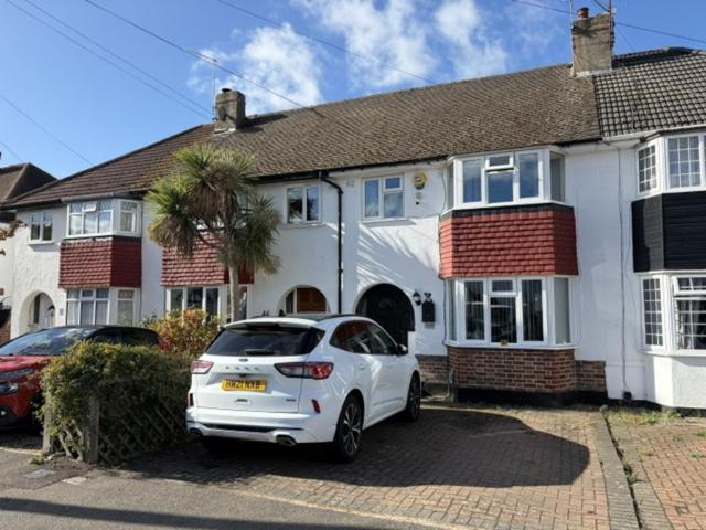 Park Home for sale in Kempton Park, Spelthorne