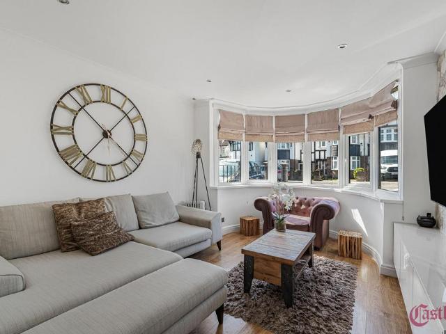 House for sale in Bowes, Greater London