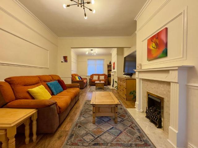 House for sale in Belgrave, Old Wharf