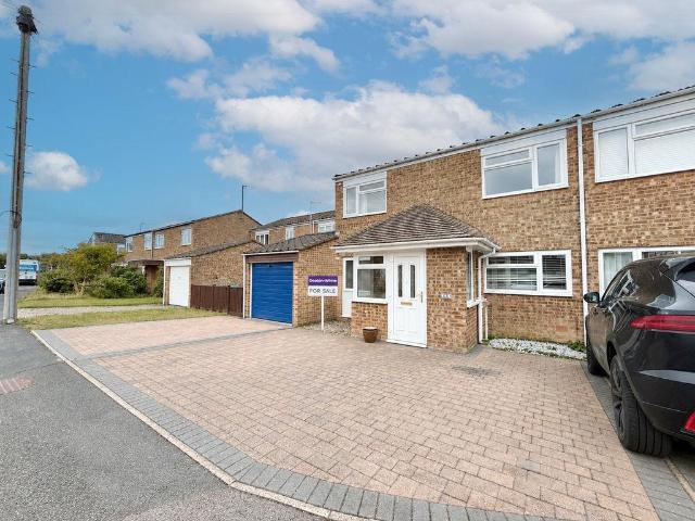 House for sale in Stoke Mandeville, Buckinghamshire