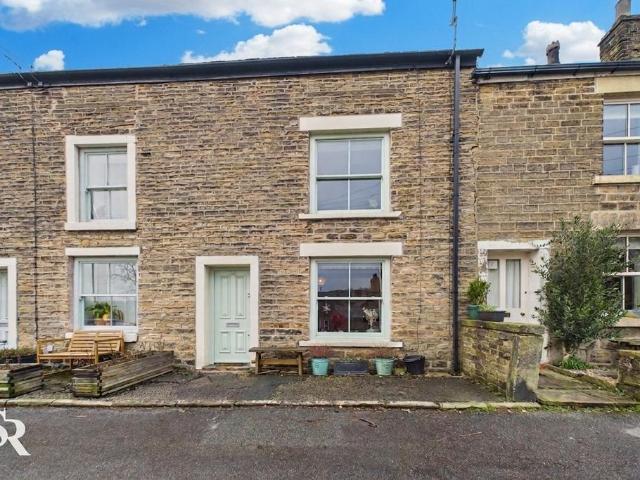 House for sale in Charlesworth, East Midlands
