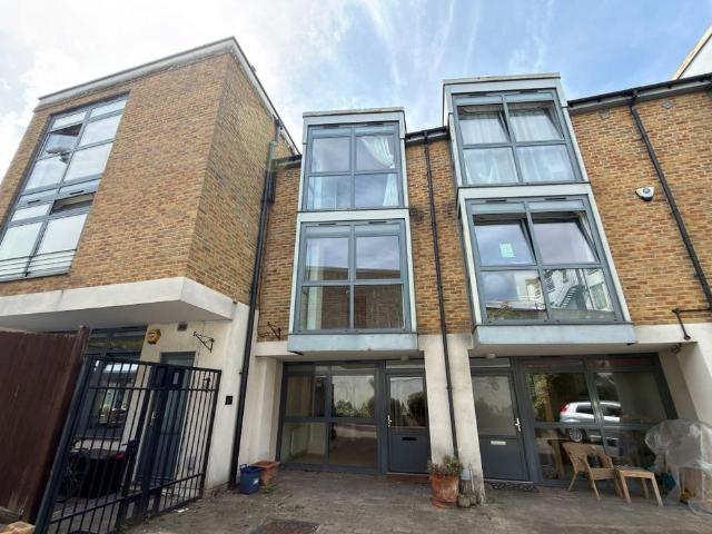 House for sale in Dalston, De Beauvoir Town