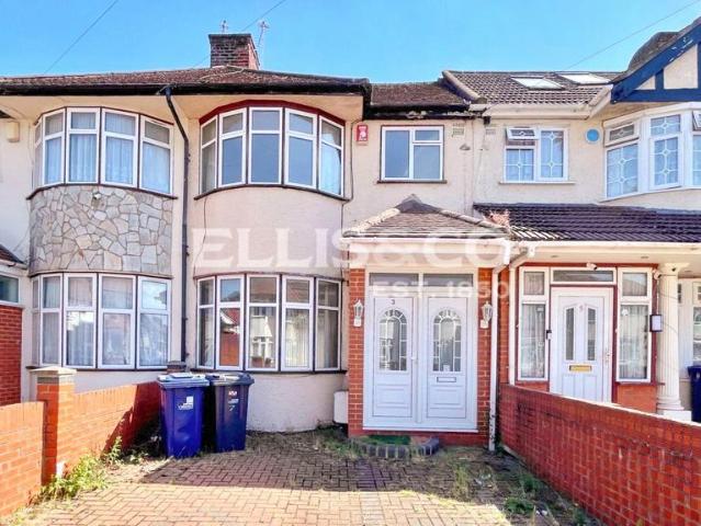 House for sale in London Borough of Ealing, Greenford