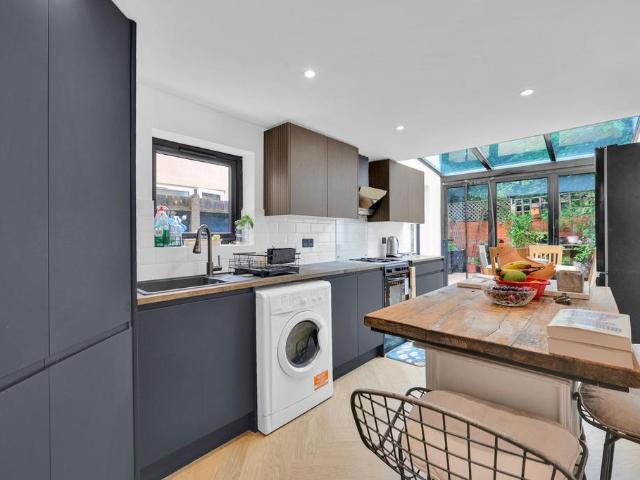 House for sale in Maryland, Greater London