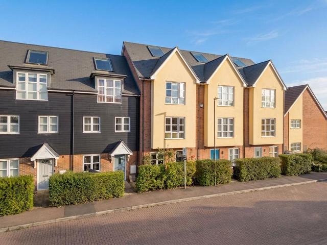 House for sale in Walton Court, Aylesbury