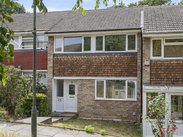 House for sale in Albany Park, Greater London