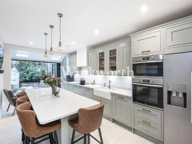 House for sale in Tottenham Hale, Greater London