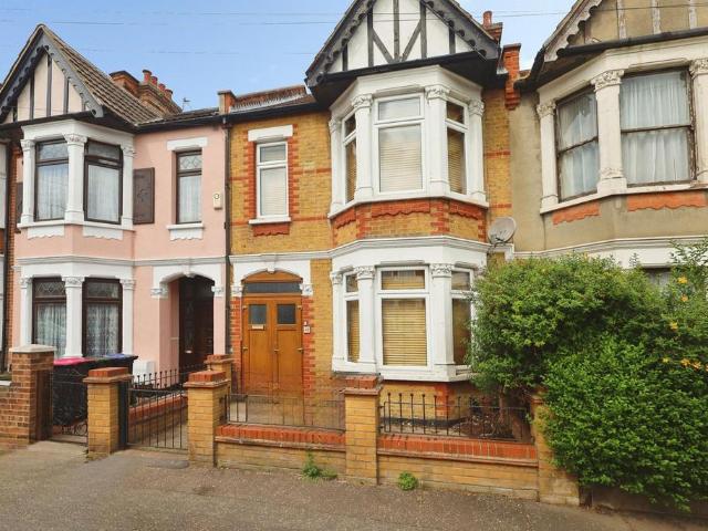 House for sale in Alton Barnes, Essex