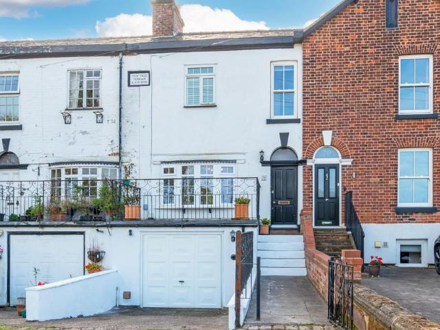 House for sale in Oughtrington, Lymm