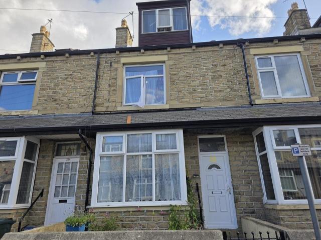 House for sale in Thornbury, West Yorkshire