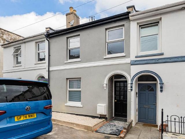 House for sale in Alstone, Golden Valley