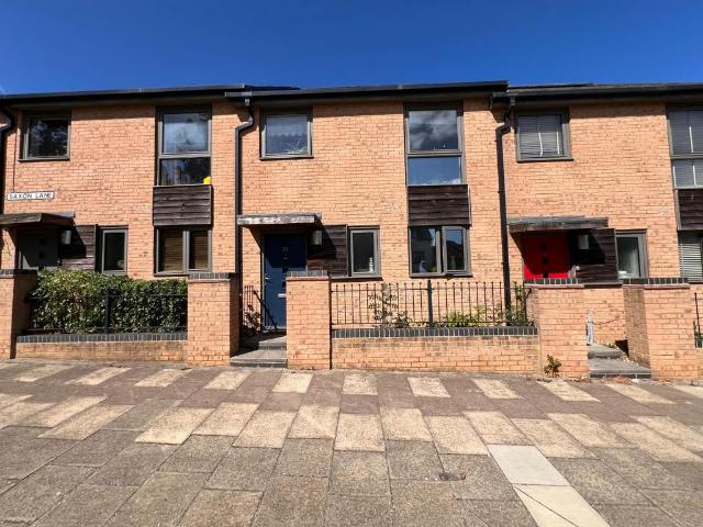 House for sale in Upton