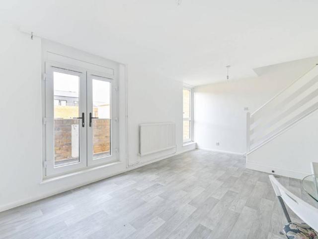 House for sale in North Kensington, Greater London