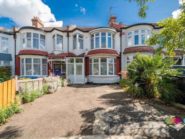House for sale in North Finchley, Greater London
