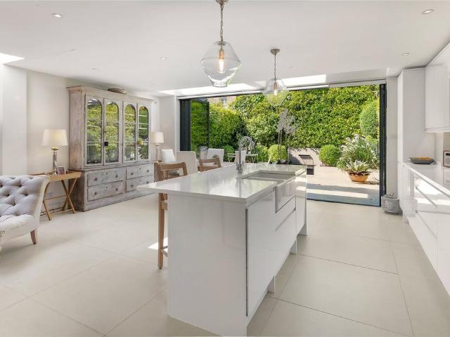 House for sale in Battersea, Greater London
