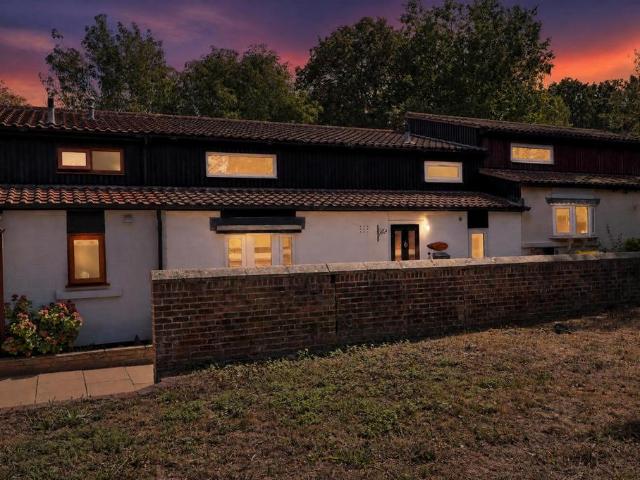 House for sale in Laindon, Essex