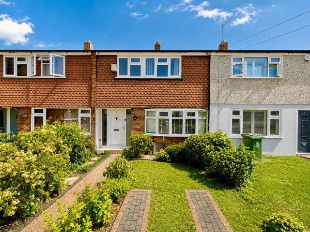House for sale in Albany Park, Greater London