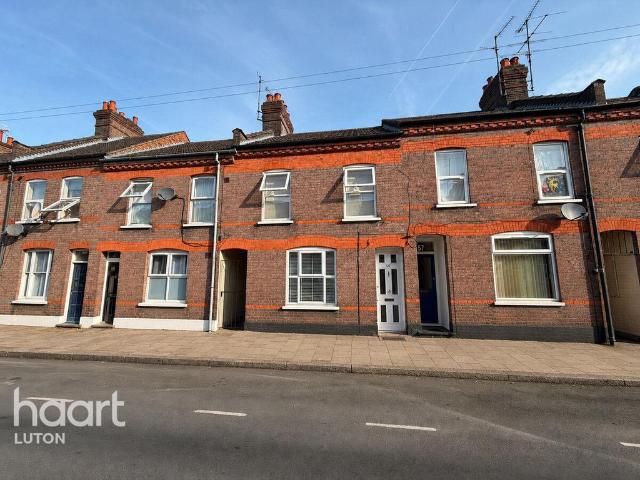 House for sale in Spring Park, Luton