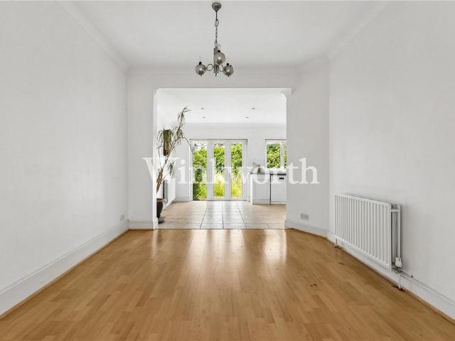 House for sale in Bowes, Greater London