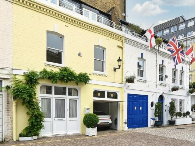 House for sale in Earl's Court, Greater London
