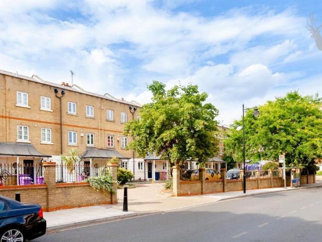 House for sale in Old Ford, Bow