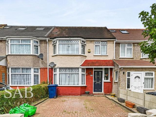 House for sale in London Borough of Ealing, Greenford