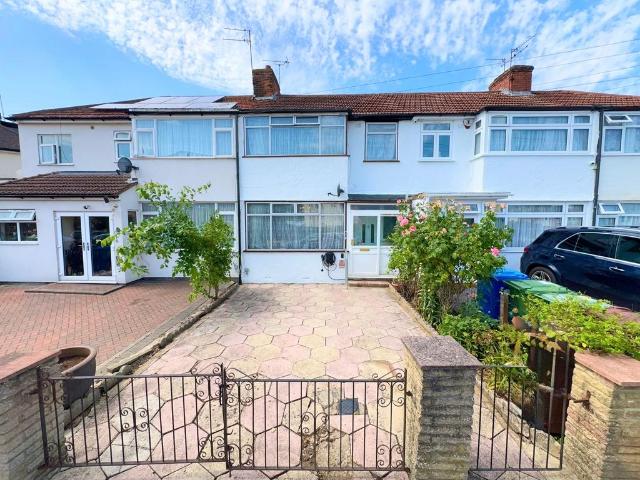 House for sale in South Stanmore, Greater London