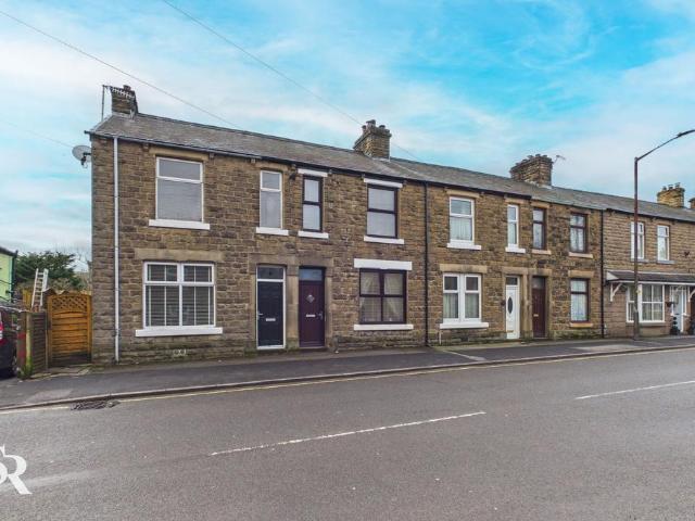 House for sale in Charlesworth, East Midlands