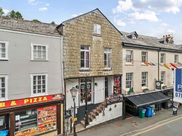 House for sale in Weir Quay, Devon