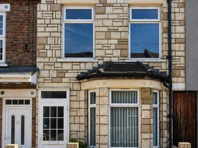 House for sale in Spring Park, Luton